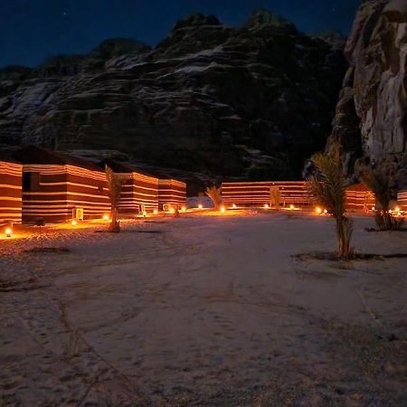 Hotel Moon Night Camp à Wadi Rum Extérieur photo